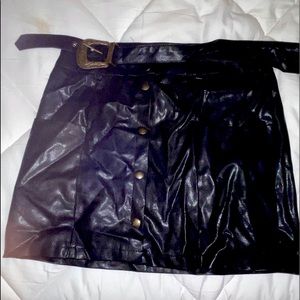 LEATHER MINI SLIRT WITH BUTTON SNAPS & belt